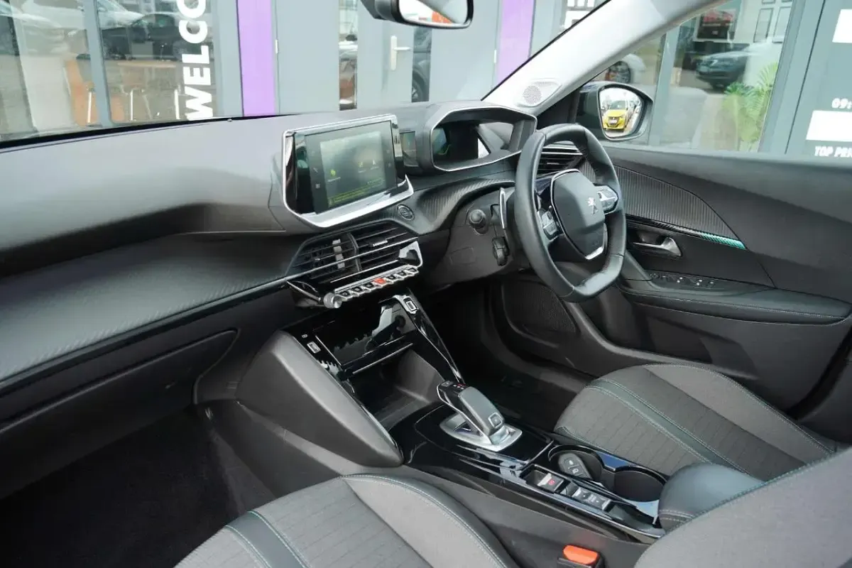 Used Peugeot 2008 Allure Premium 129 HP (94 kW) 2022 Grey SUV