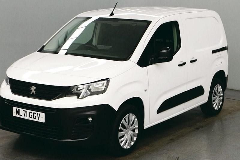 Used Peugeot Partner 100 HP (73 kW) 2022 White MPV