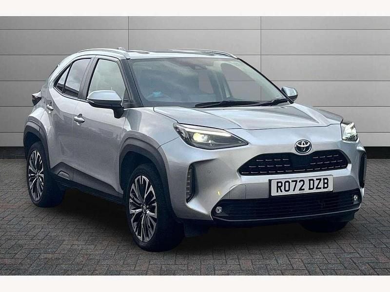 Silver Used 2022 Toyota Yaris Hybrid SUV | £23,250 (A bit pricey) - Image 1/3