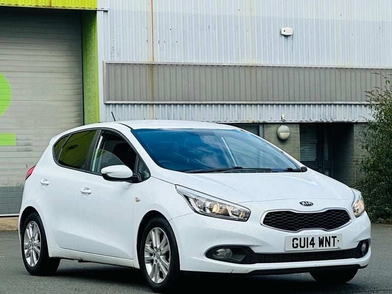 Begagnad Kia Ceed 2014 Vit Halvkombi