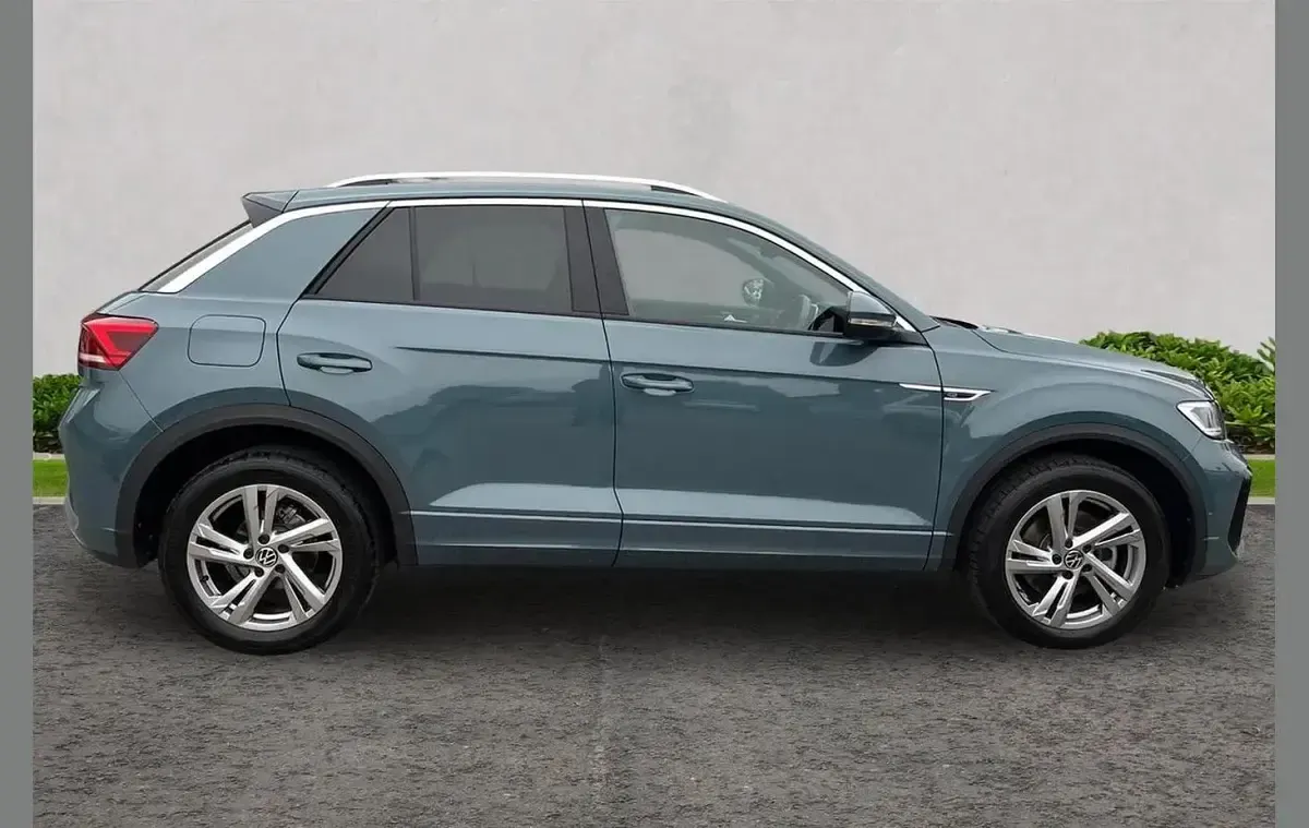 Used VW T-Roc R-line 150 HP (110 kW) 2025 Blue SUV