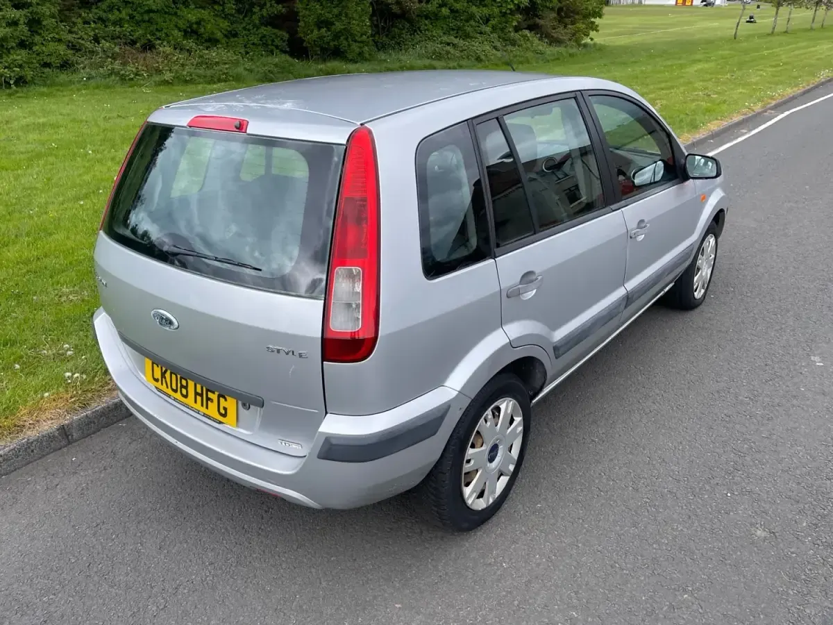 Używany Ford Fusion Style 68 KM (50 kW) 2008 Srebrny Hatchback