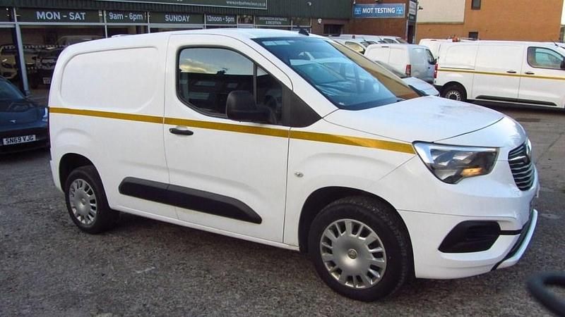 Used Vauxhall Combo Sportive 100 HP (73 kW) 2021 White Van