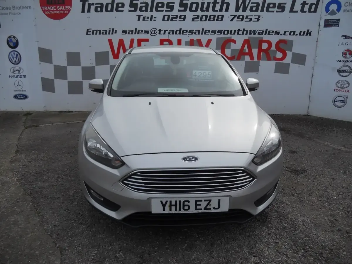 Used Ford Focus Zetec 125 HP (91 kW) 2016 Silver Hatchback
