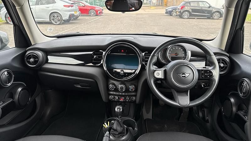 Begagnad Mini Cooper Classic 136 HK (100 kW) 2021 Grå Halvkombi