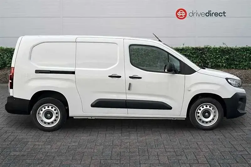 Nouă Vauxhall Combo S 100 CP (73 kW) 2025 Alb Monovolum