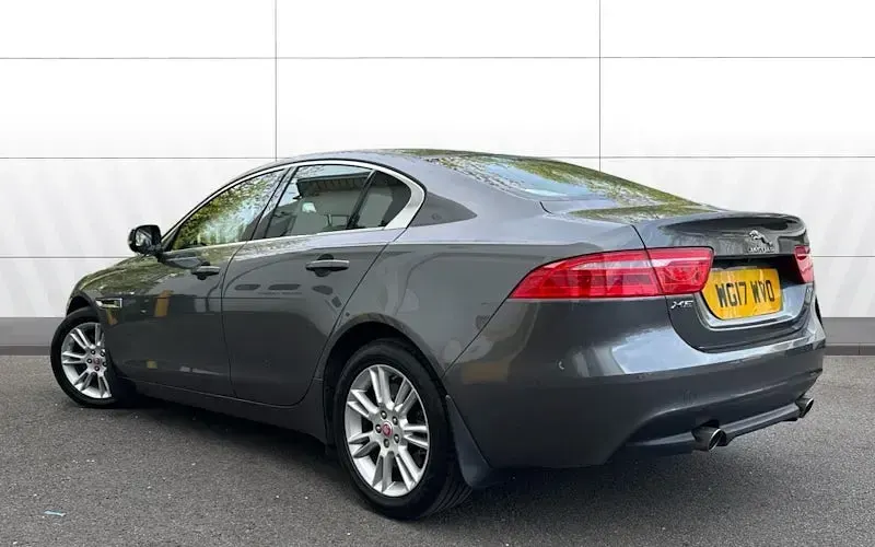 Usado Jaguar XE Ingenium 200 HP (147 kW) 2019 Sedan