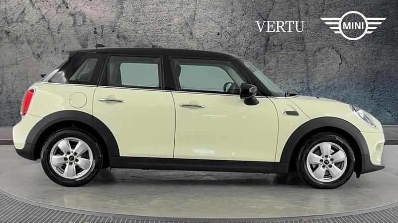 Used Mini Cooper Classic 136 HP (100 kW) 2020 White Hatchback