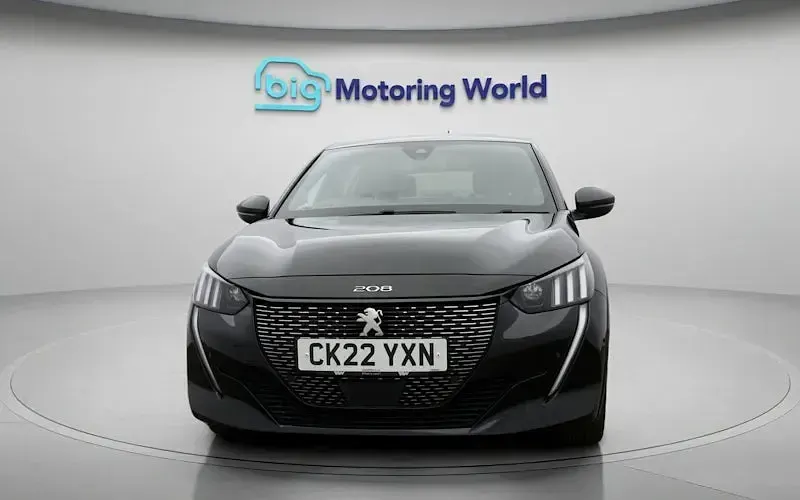 Gebraucht Peugeot 208 Premium 102 PS (75 kW) 2022 Schwarz Kleinwagen