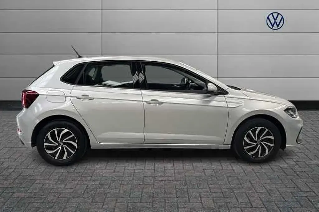 Used VW Polo Life 95 HP (69 kW) 2023 Silver Hatchback