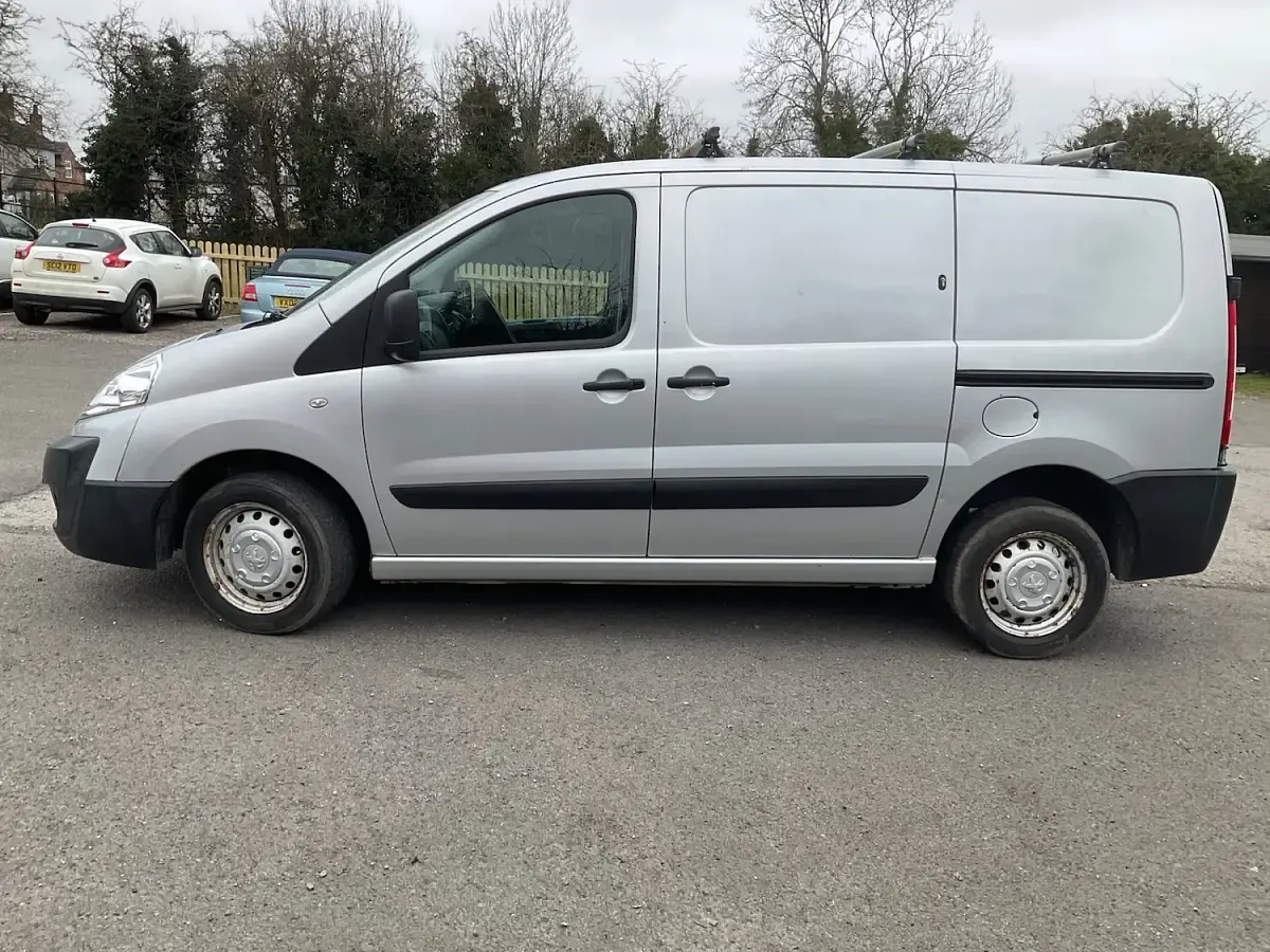 Used Peugeot Expert 90 HP (66 kW) 2015 Silver Van