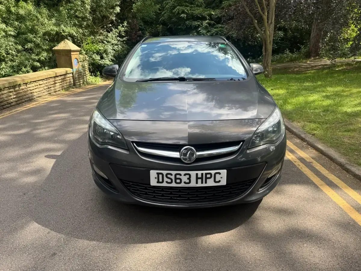 Used Vauxhall Astra S 130 HP (95 kW) 2014 Grey Estate