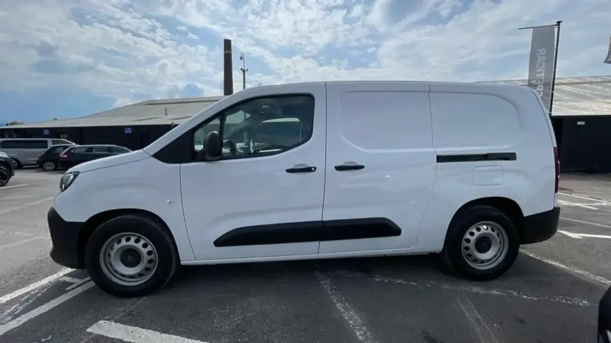 Second-hand Peugeot E-Partner 98 kW (134 CP) 2024 Alb Monovolum
