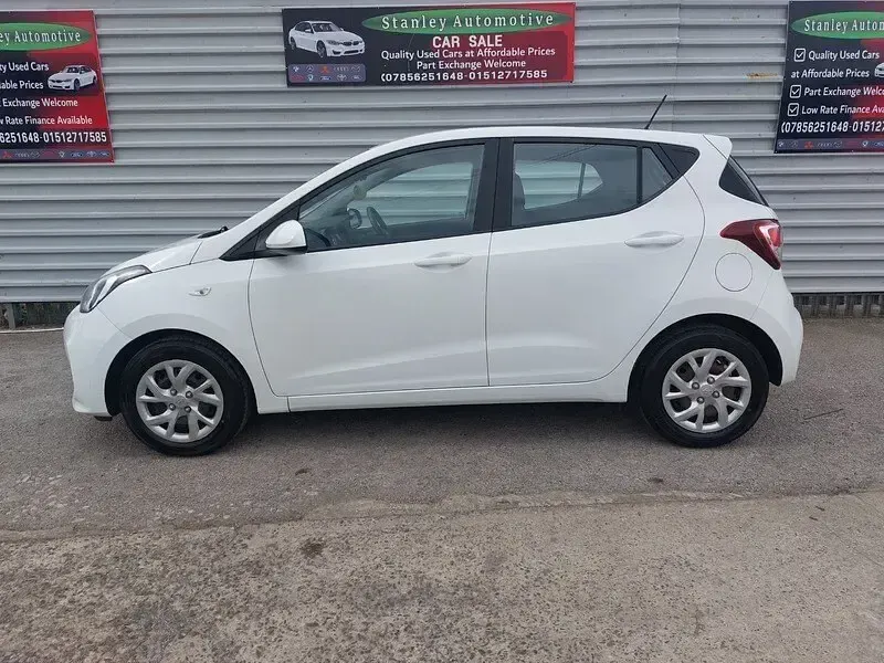 Used Hyundai i10 SE 2017 White Hatchback