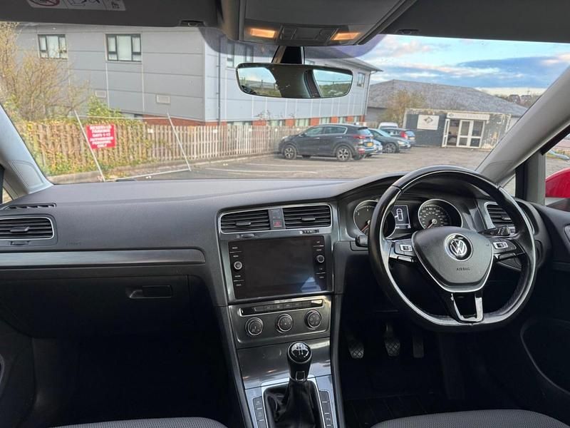 Used VW Golf VII SE 115 HP (84 kW) 2017 Red Hatchback