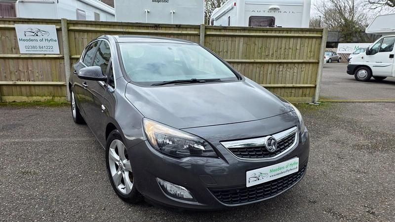 Used Vauxhall Astra SRi 125 HP (91 kW) 2011 Grey Hatchback