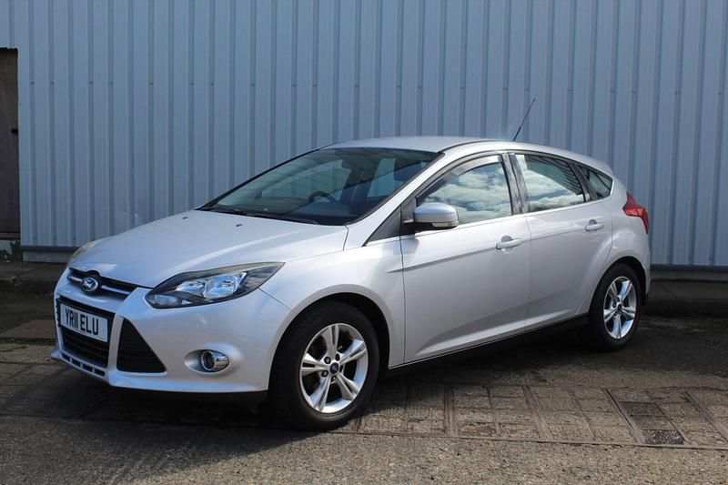 Używany Ford Focus Zetec 2011 Srebrny Hatchback
