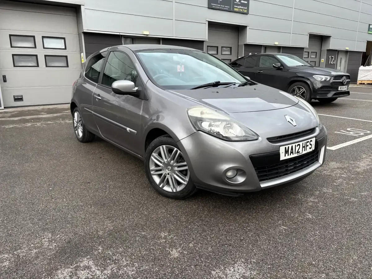 Usado Renault Clio IV Dynamique 75 HP (55 kW) 2012 Cinzento Citadino