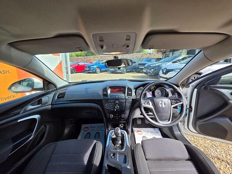 Second-hand Vauxhall Insignia SRi 160 CP (117 kW) 2012 Alb Break