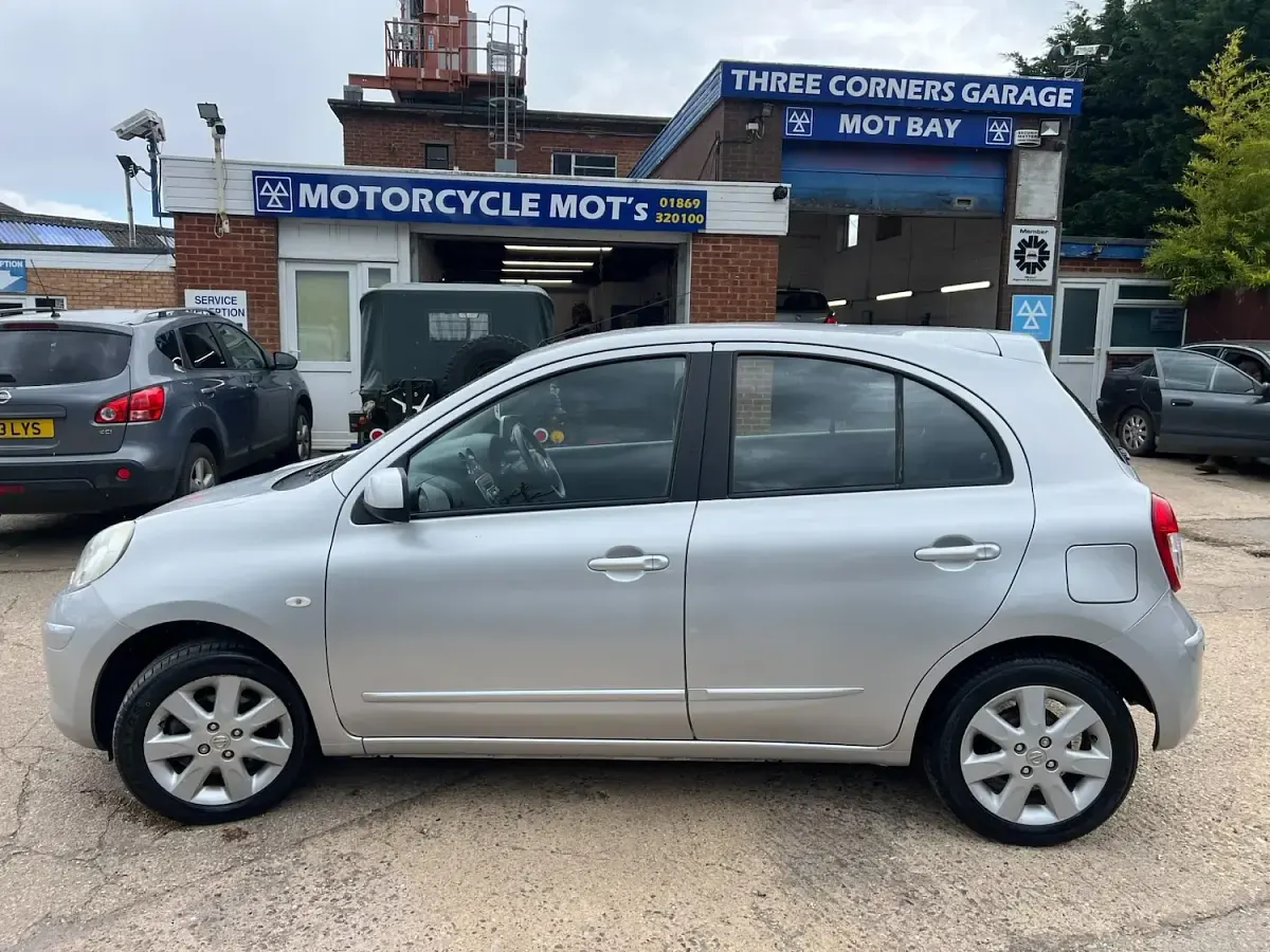 Used Nissan Micra Acenta 80 HP (58 kW) 2011 Silver Hatchback