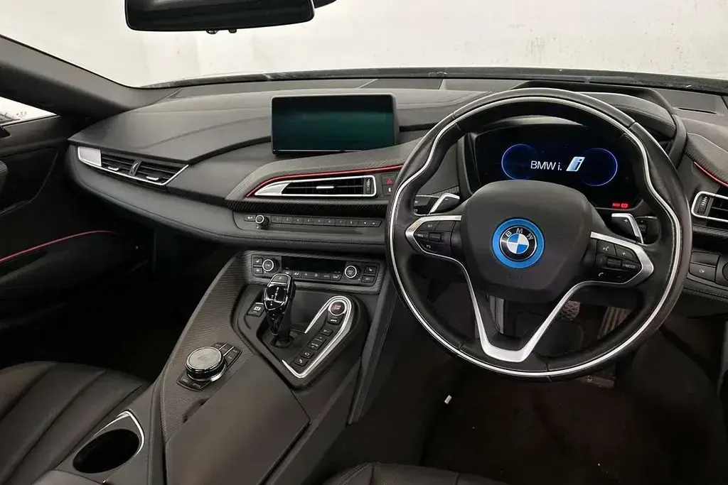 Begagnad BMW i8 Comfort Edition 369 HK (271 kW) 2019 Vit Cab