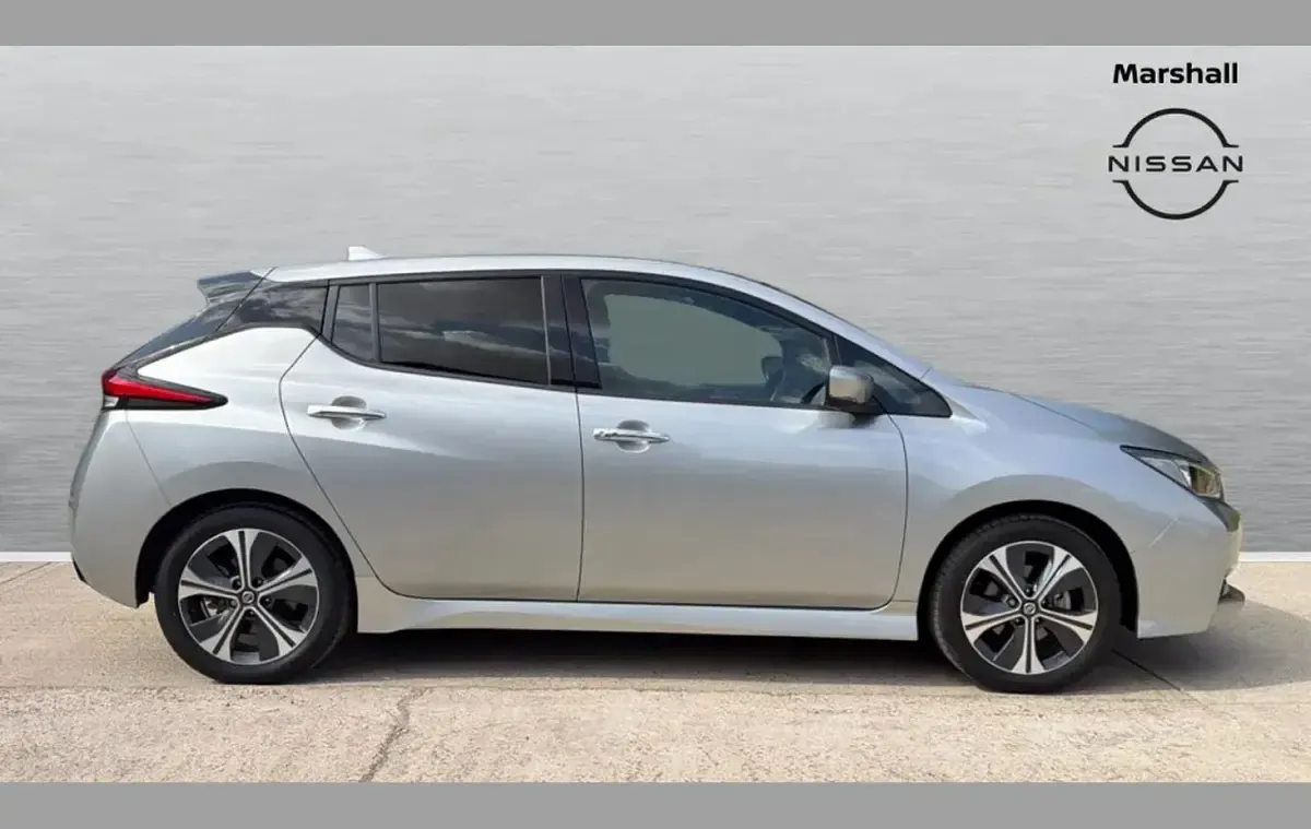 Used Nissan Leaf Tekna 108 kW (147 HP) 2021 Silver Hatchback