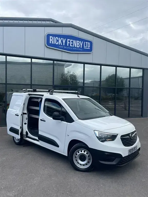Used Vauxhall Combo Edition 100 HP (73 kW) 2019 White MPV