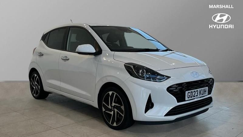 Used Hyundai i10 Premium 84 HP (61 kW) 2023 White Hatchback