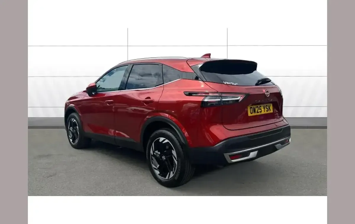 Used Nissan Qashqai N-Connecta 140 HP (102 kW) 2025 Red SUV