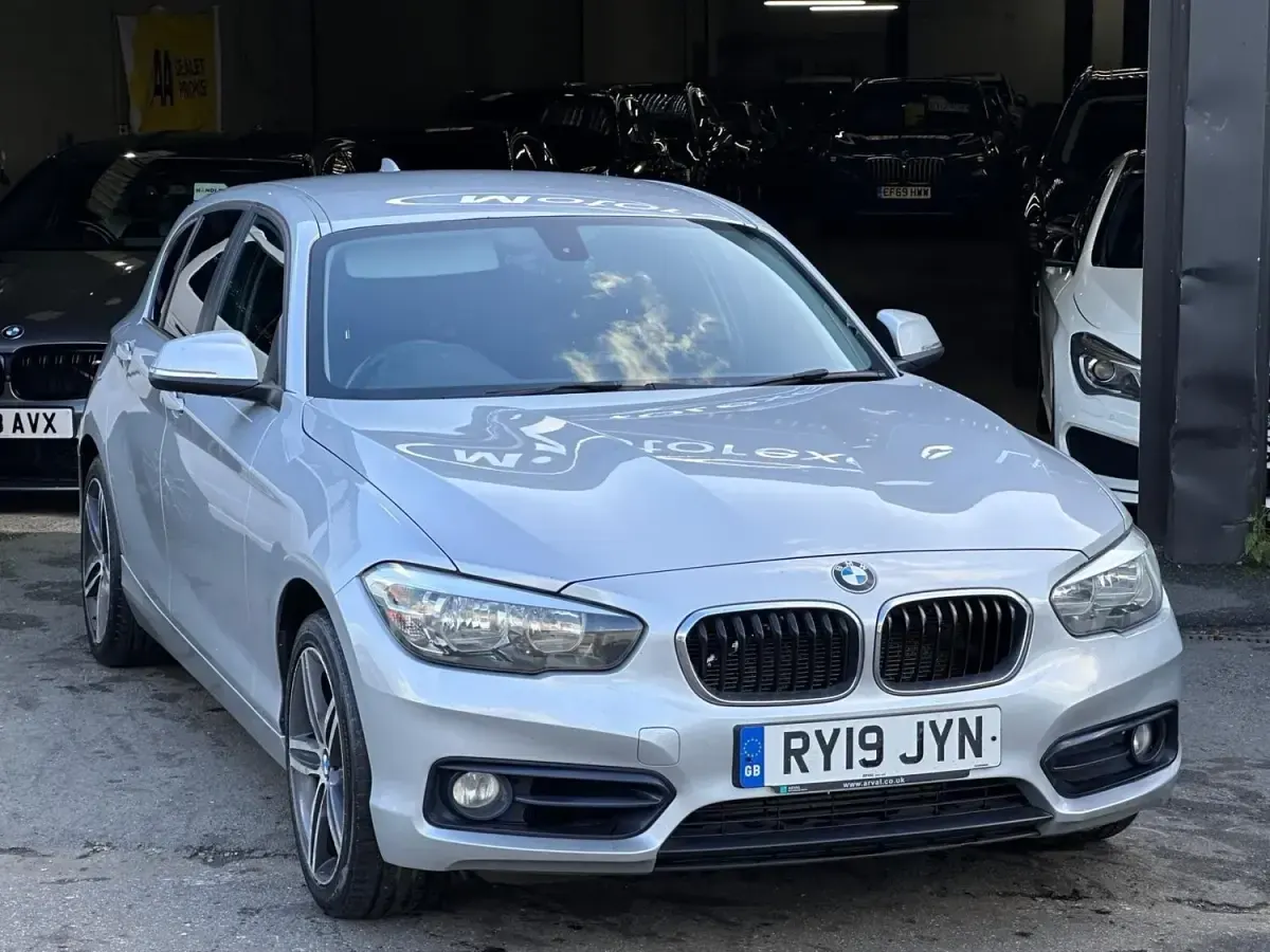 Usado BMW 118 Sport Line 2019 Plateado Utilitario