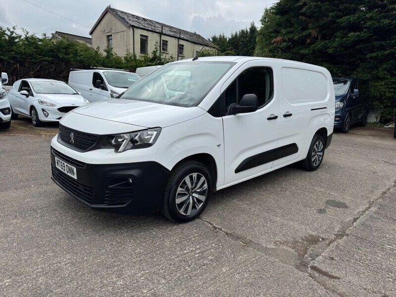 White Used 2020 Peugeot Partner S MPV | £10,995 (Fair price) - Image 1/2
