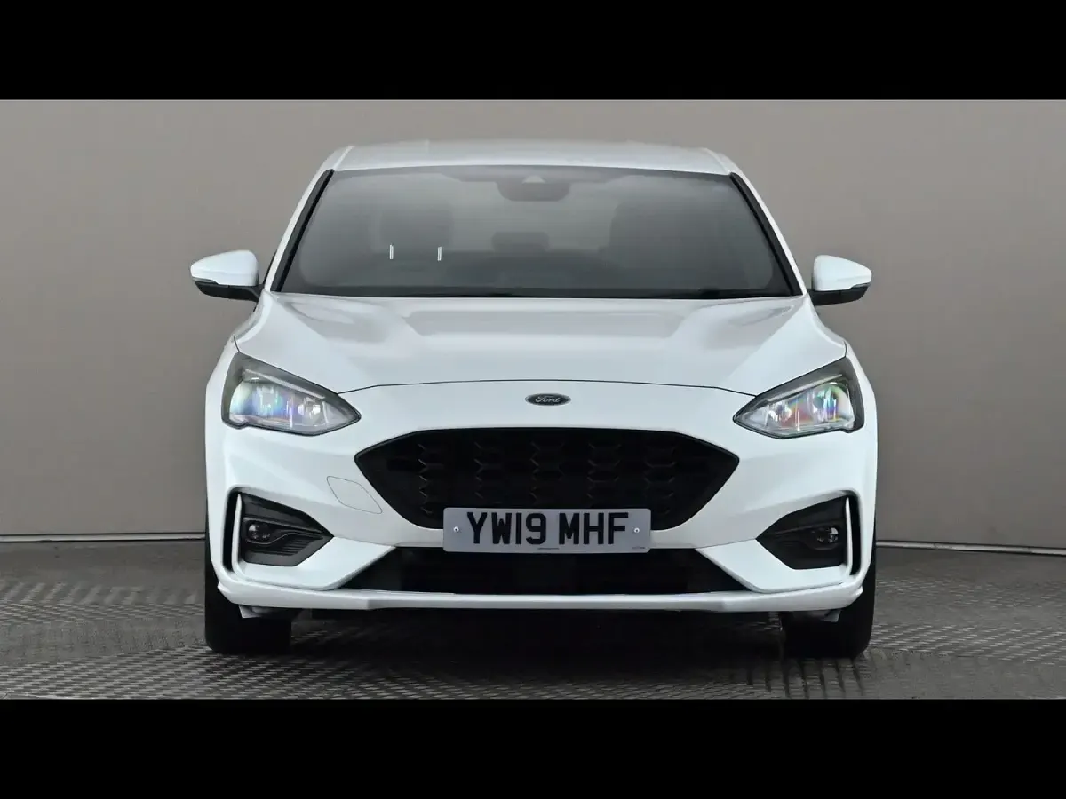 Used Ford Focus ST-Line 2019 White Hatchback