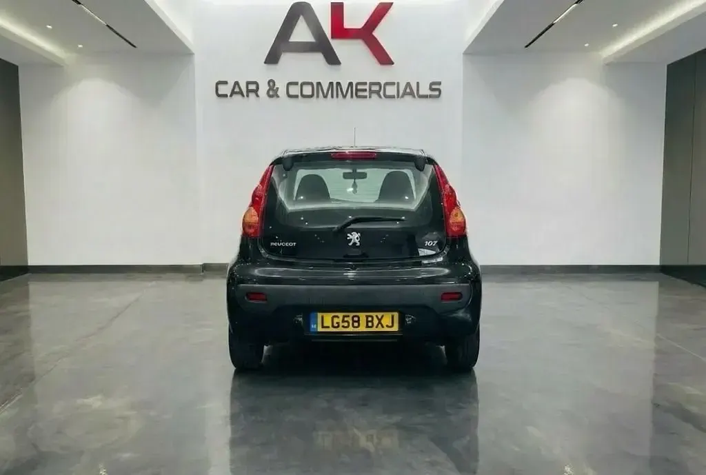 Begagnad Peugeot 107 68 HK (50 kW) 2008 Svart Halvkombi