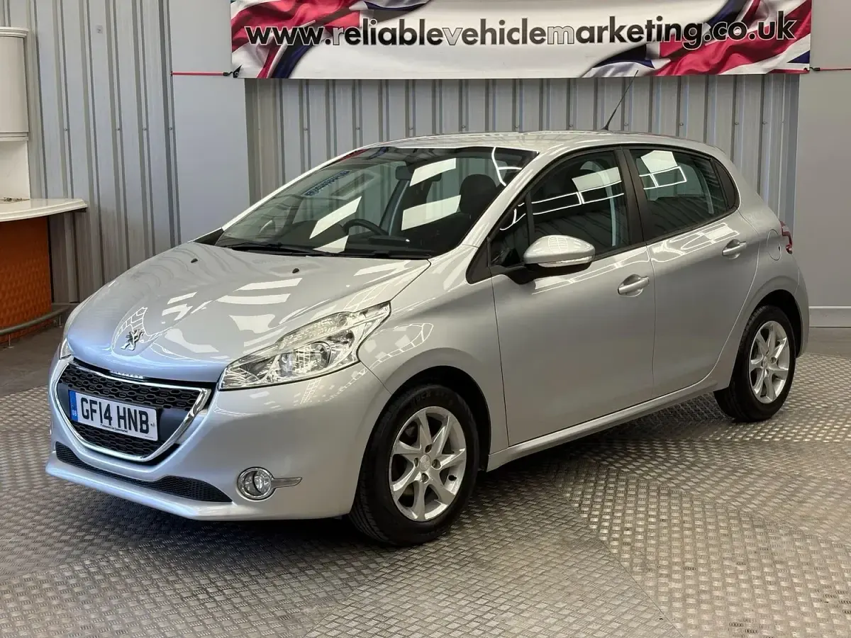 Used Peugeot 208 Active 68 HP (50 kW) 2014 Silver Hatchback