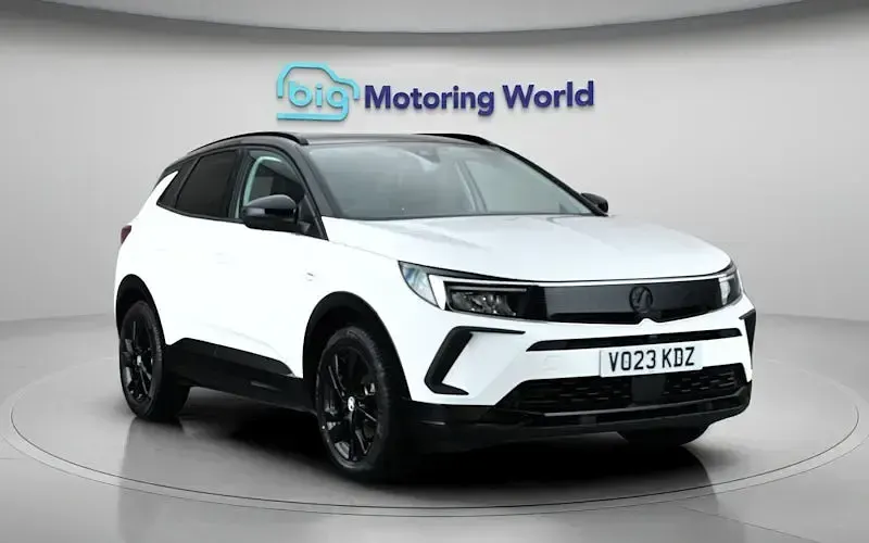 Used Vauxhall Grandland X GS Line 131 HP (96 kW) 2022 White SUV