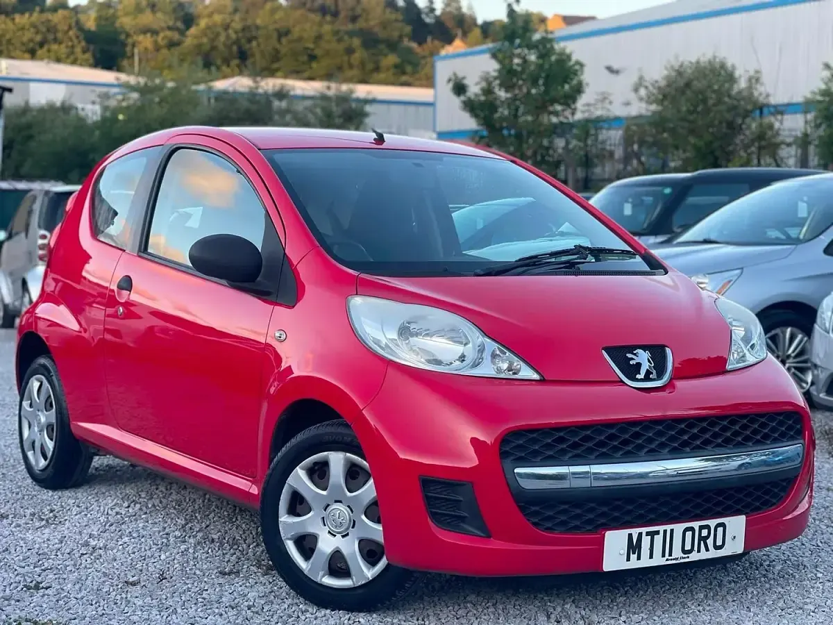 Used Peugeot 107 68 HP (50 kW) 2011 Red Hatchback