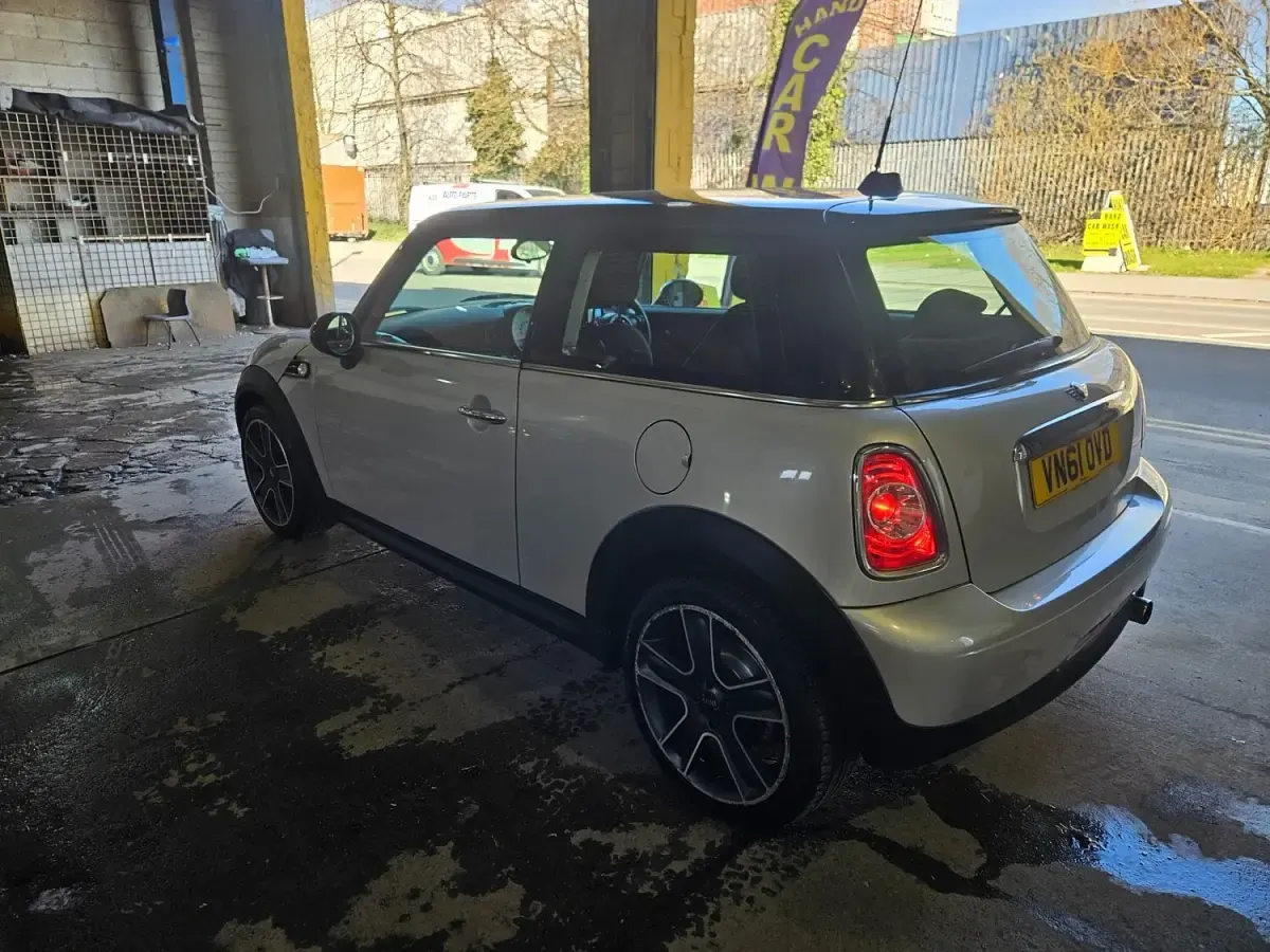 Used Mini Cooper Hatch 122 HP (89 kW) 2011 Silver Hatchback