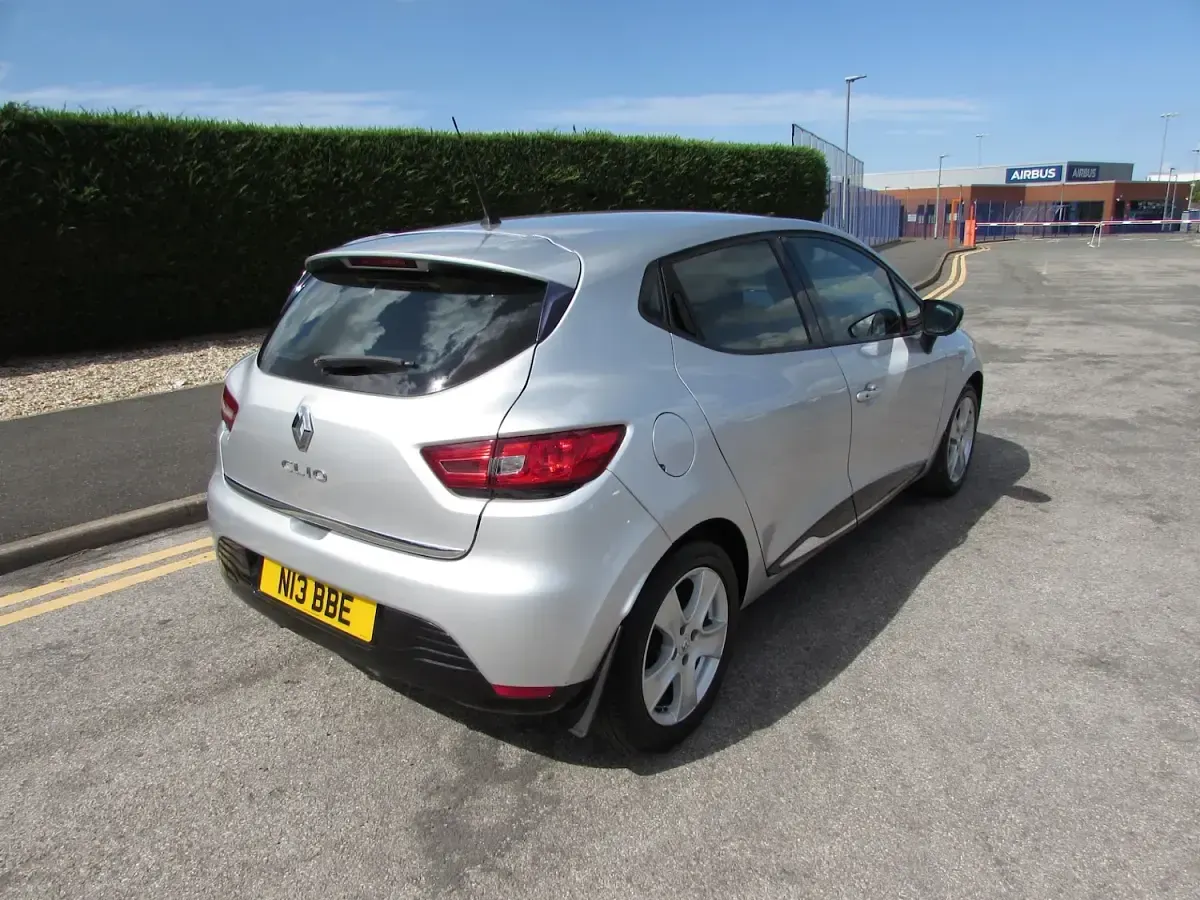 Used Renault Clio Dynamique 75 HP (55 kW) 2016 Silver Hatchback