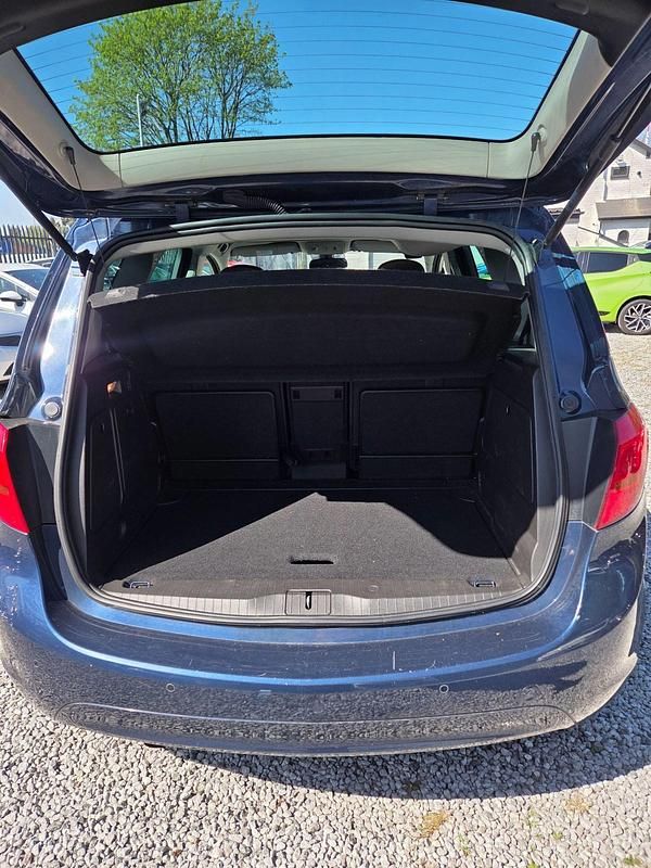 Used Vauxhall Meriva 100 HP (73 kW) 2010 Blue MPV