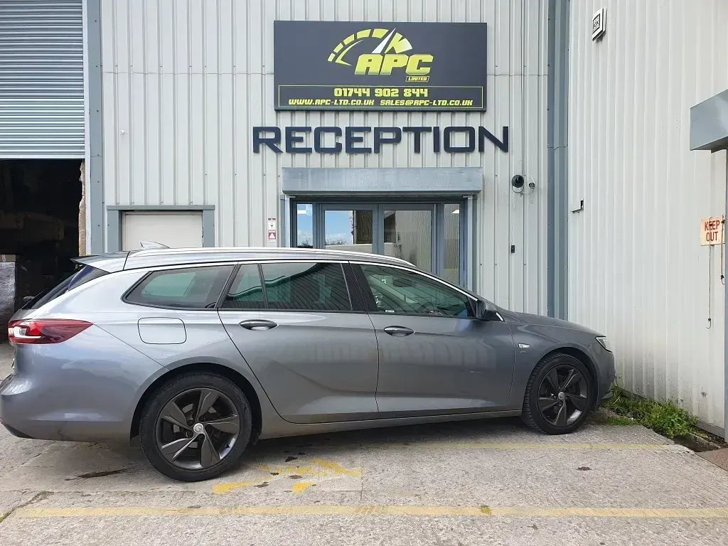 Second-hand Vauxhall Insignia SRi 2017 Gri Break