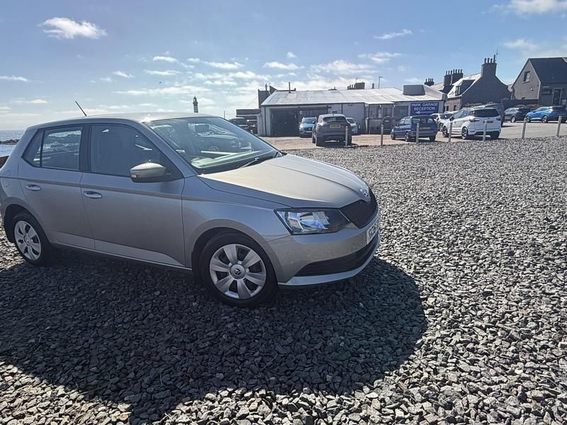 Usado Skoda Fabia 60 HP (44 kW) 2016 Bege Citadino