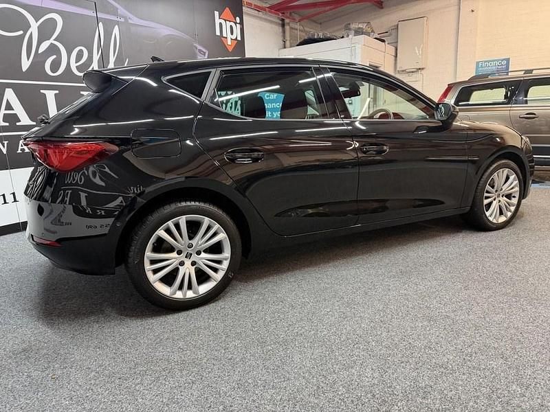 Used Seat Leon SE Dynamic 110 HP (80 kW) 2021 Black Hatchback