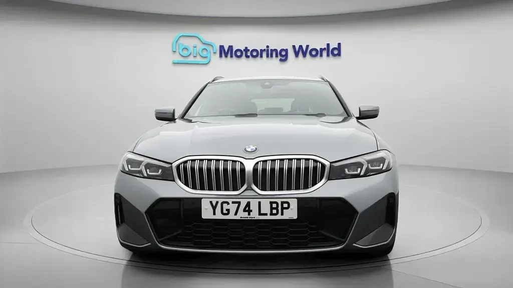 Usado BMW 320 M Sport 184 HP (135 kW) 2024 Cinzento Carrinha