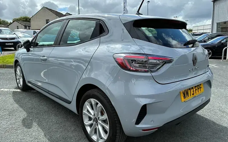 Used Renault Clio Evolution 143 HP (105 kW) 2025 Hatchback