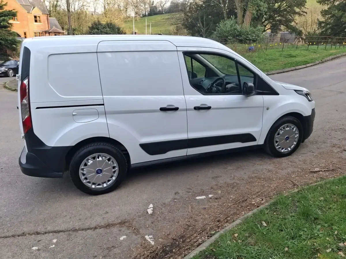 Käytetty Ford Transit Connect 100 HP (73 kW) 2021 Valkoinen Tila-auto