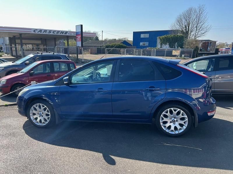 Used Ford Focus Zetec 110 HP (80 kW) 2009 Blue Hatchback