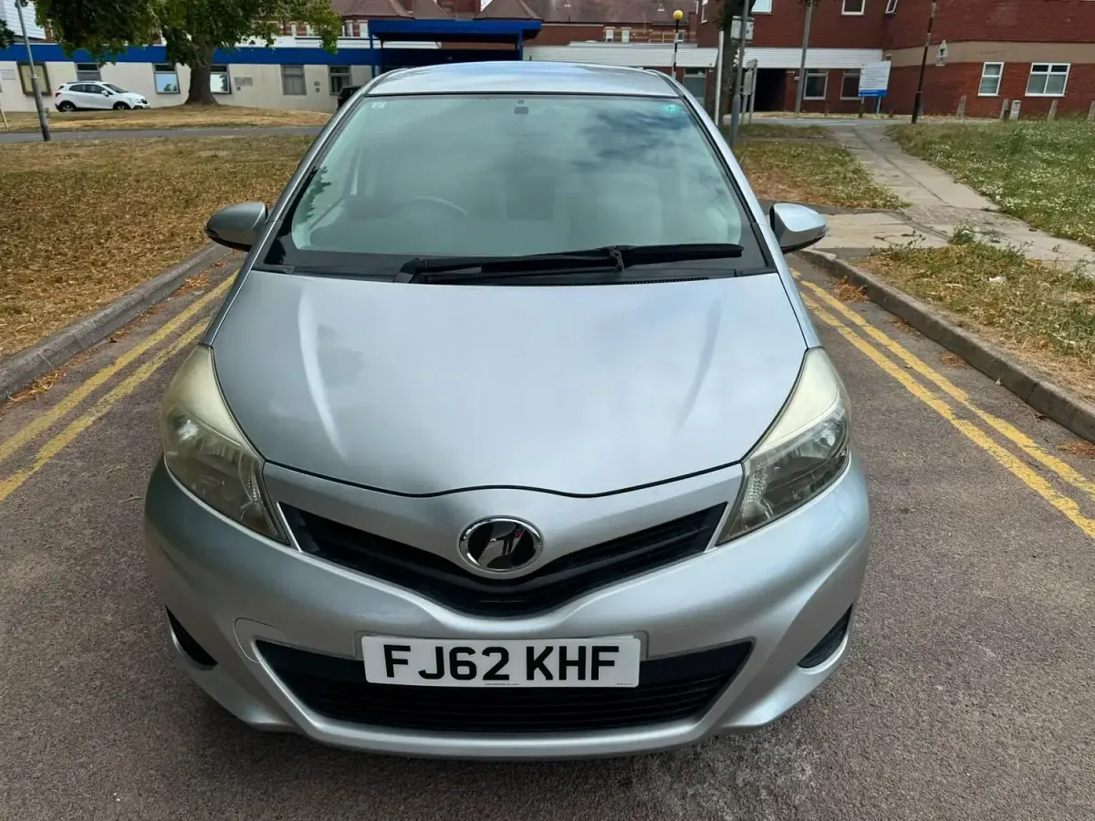 Used Toyota Yaris X-cite 69 HP (50 kW) 2013 Silver Hatchback