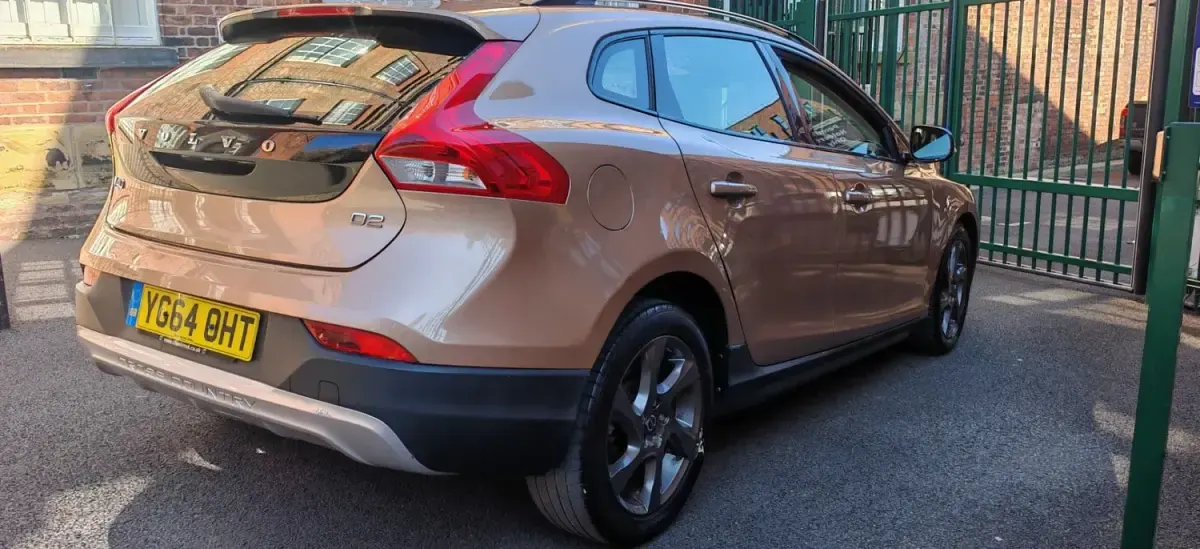 Käytetty Volvo V40 2014 Ruskea Viistoperä