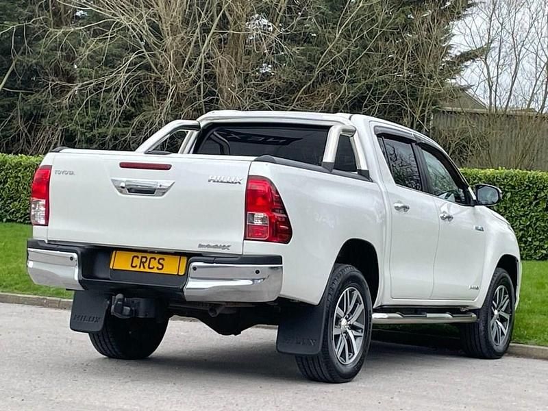 Used Toyota HiLux 2018 White Pickup