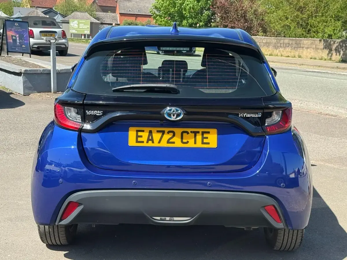 Usado Toyota Yaris Hybrid 2022 Azul Citadino
